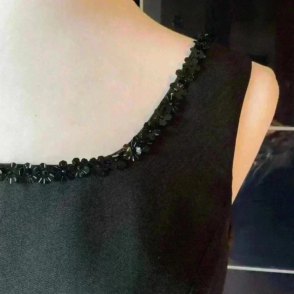 Kasper tank  top. Has black sequins - Picture 2 of 5